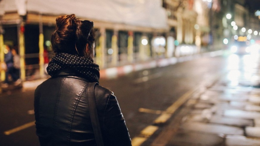 Nueve de cada 10 españolas de 20 a 39 años se sienten inseguras en la calle de noche