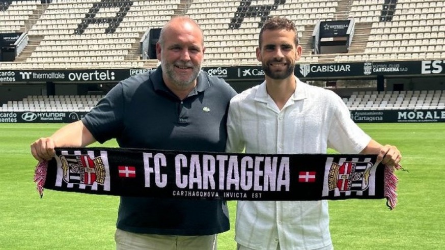 Hevel: "El fútbol del Cartagena me vendrá bien en mi carrera"