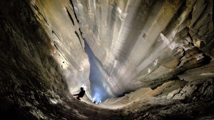 Nos vamos de ruta. Espeleología en el segundo pozo más profundo del mundo