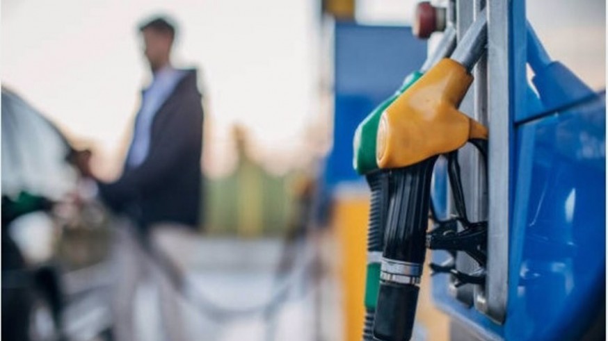 Los carburantes cierran agosto al alza en un verano de precios récord