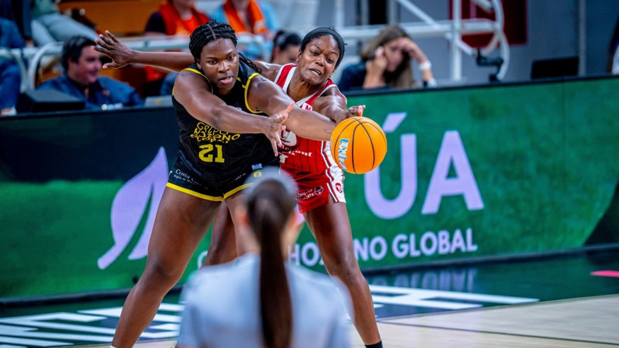 Hempe apea al Hozono Global Jairis del sueño de la Supercopa (81-59)