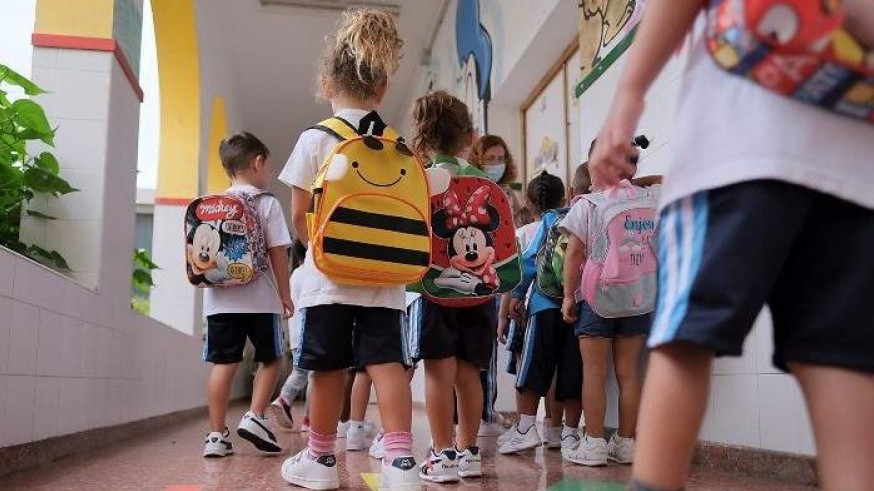 Alumnos de infantil entrando en el colegio (archivo). EUROPA PRESS