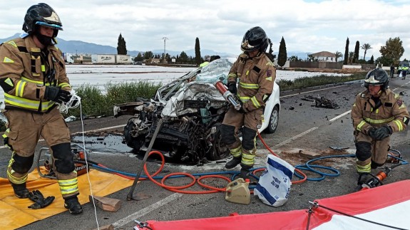 Muere el conductor de un turismo tras colisionar con un camión en Purias (Lorca)