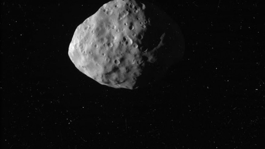 El satélite Epimeteo fotografiado por la sonda Cassini