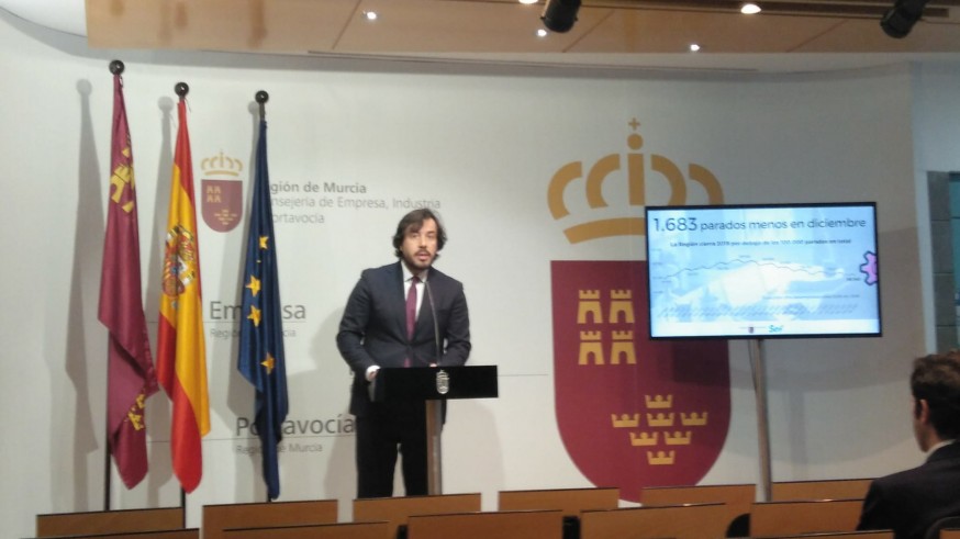 El consejero de Empleo, Miguel Motas, comenta los datos del desempleo. ORM