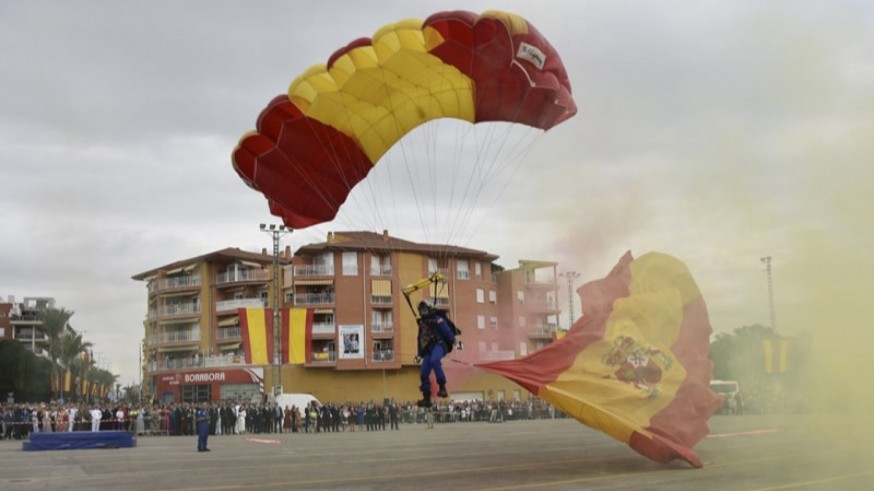 Decenas de civiles juran bandera en Alcantarilla