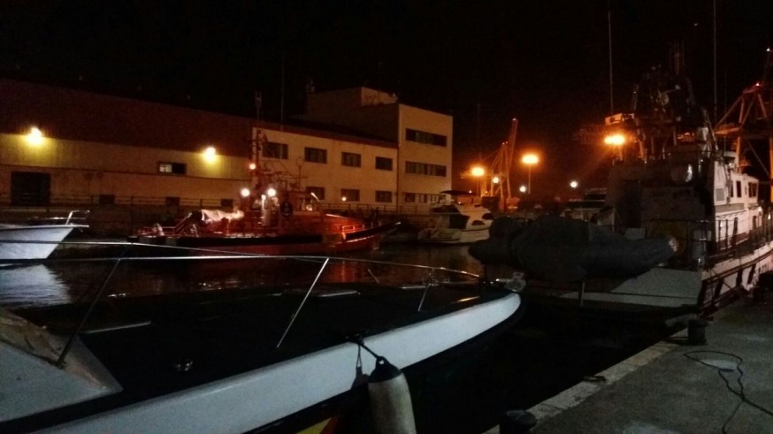 embarcación llegando al puerto de Cartagena