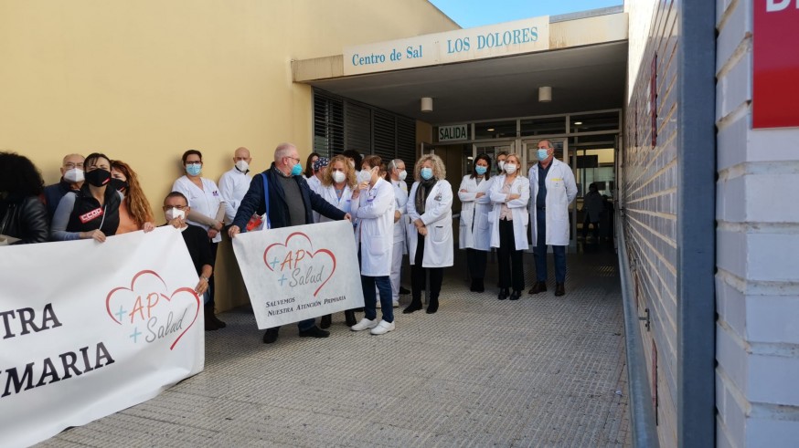 Sanitarios y usuarios protestan en doce centros de salud pidiendo más medios y personal 