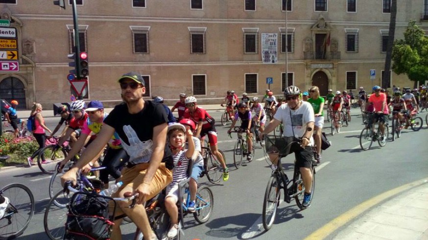 Ciclistas durante la marcha que tuvo lugar en Murcia