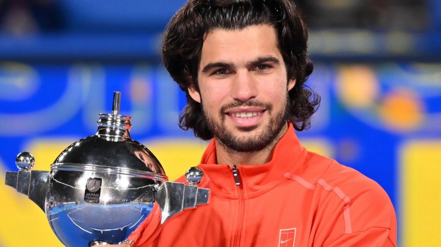 Carlos Alcaraz revalida el título en Tokio y suma su tercer trofeo del año