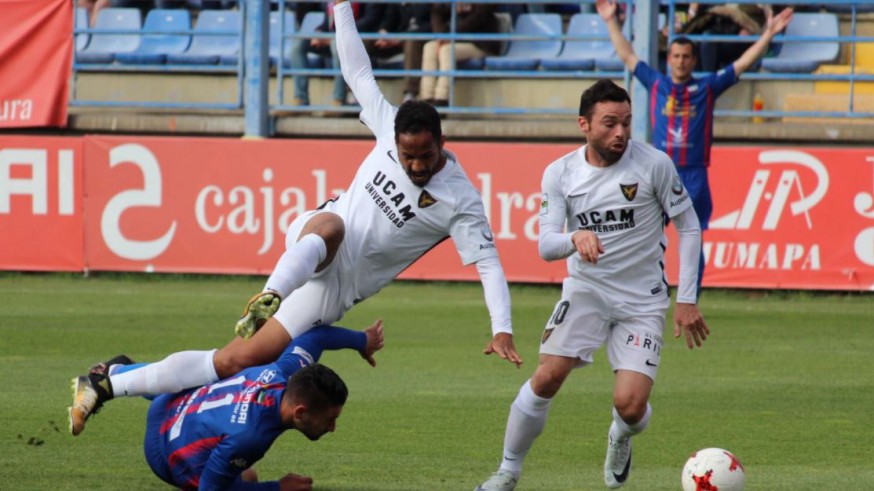 El UCAM Murcia cae 3-2 ante el Extremadura