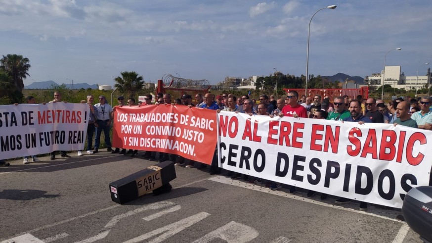 Protestas en Sabic contra el segundo ERTE que afectaría a más de 200 trabajadores