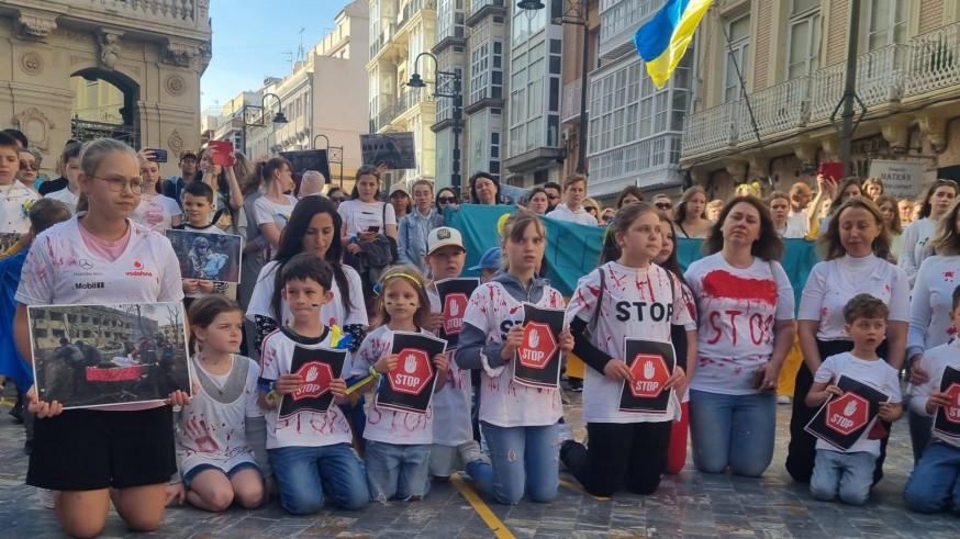200 ucranianos piden en Cartagena el fin de los ataques a Mariúpol