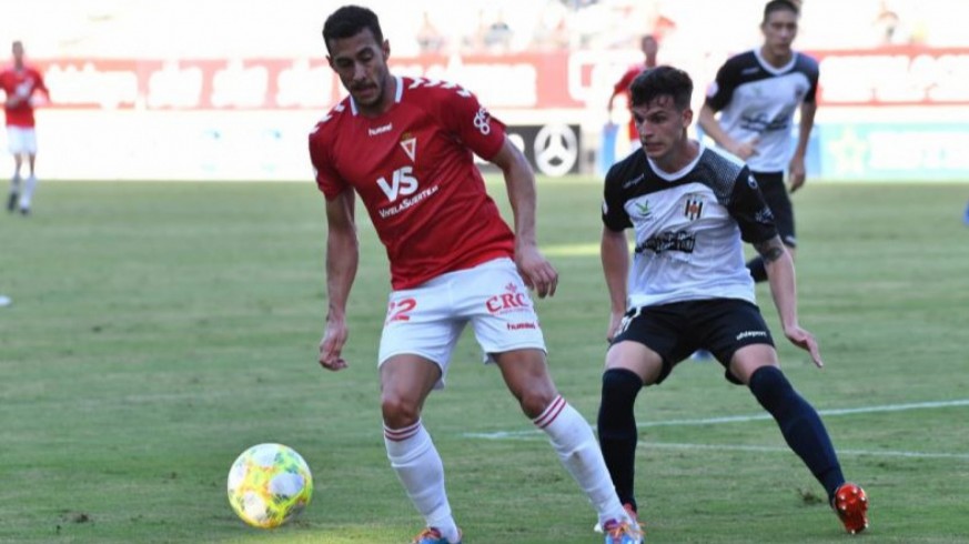 El Real Murcia vence 1-0 al Mérida 