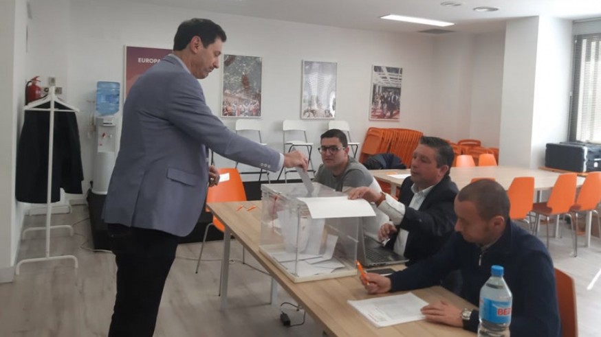 Los afiliados de Ciudadanos votan al sucesor de Rivera