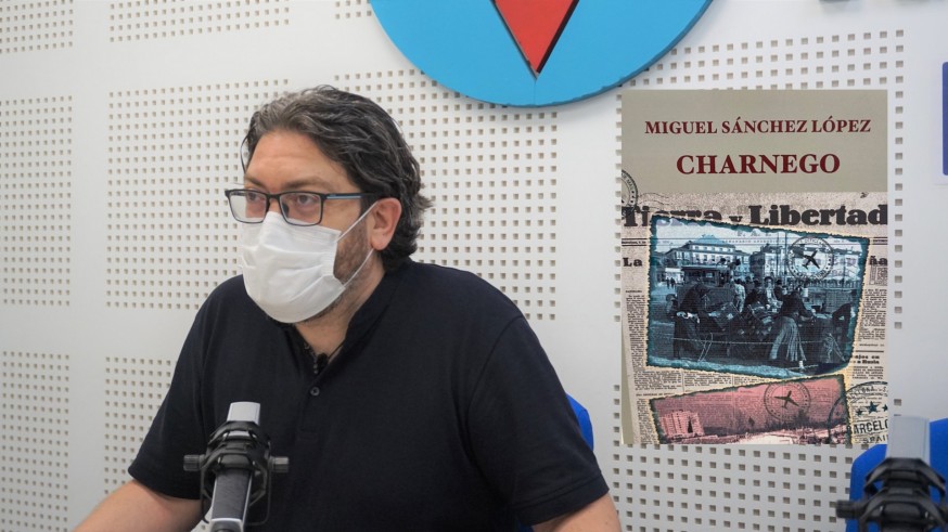 Miguel Sánchez nos presenta su novela 'Charnego'