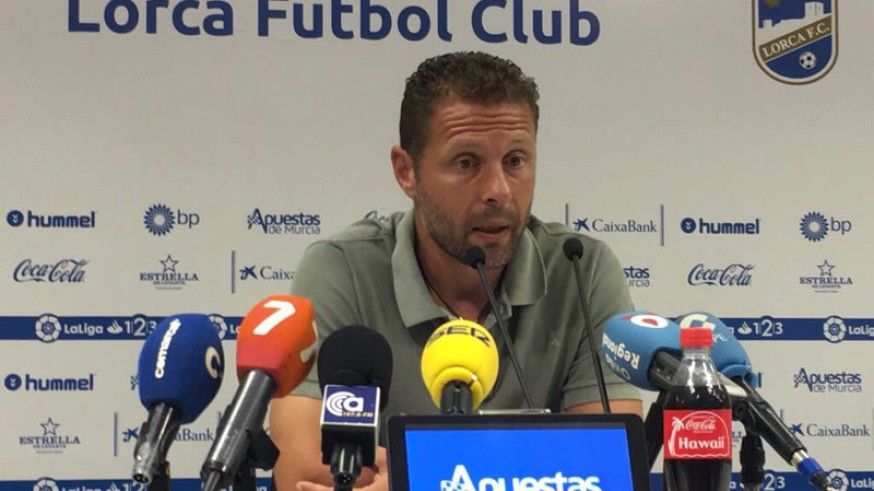 El técnico del Lorca FC recupera a Peña para jugar contra el Rayo