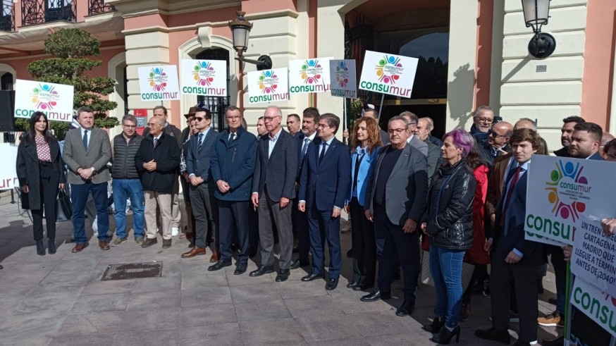 Administraciones, partidos y asociaciones piden recuperar la línea de tren por Albacete