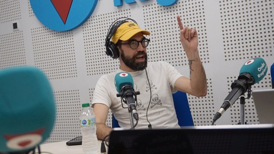 El backstage. Diego Garnés nos trae la saeta de Serrat y cuatro canciones que incluyen samples de música de Semana Santa