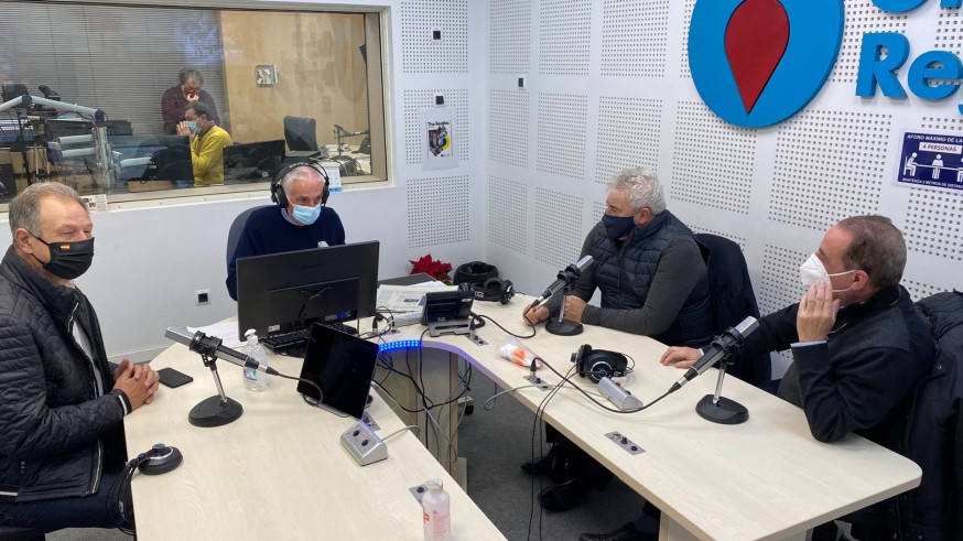 Tertulia del informativo matinal moderada por Joaquín Azparren