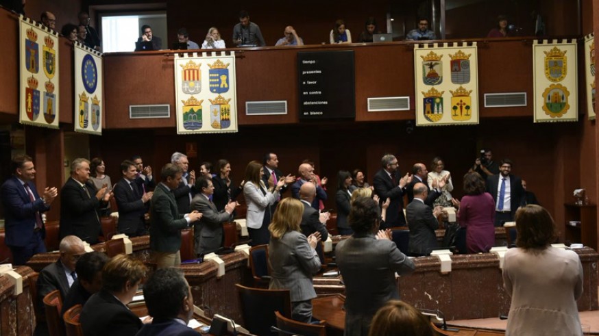 El grupo popular aplaude a López Miras