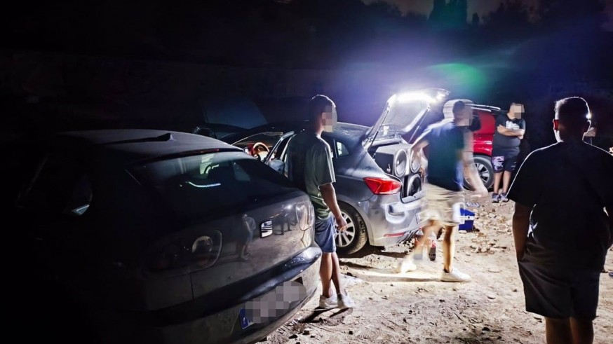 La Policía disuelve una fiesta ilegal en Isla Plana