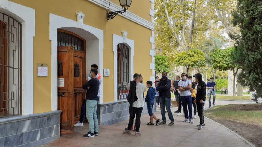 Los servicios municipales continúan vacunando en el Jardín del Salitre (Murcia). Foto: AA