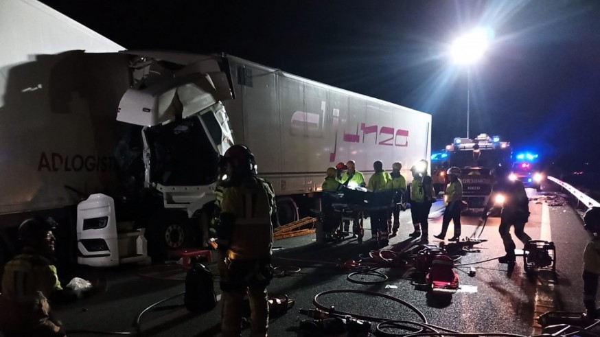 Accidente entre dos camiones en la A-7 a su paso por Librilla