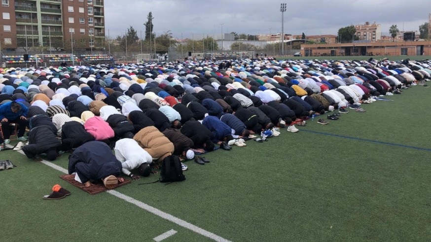 Miles de fieles celebran el fin del Ramadán con rezos colectivos en la Región de Murcia