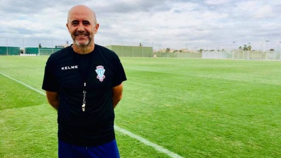 El técnico del FC Jumilla medita recuperar a Álvarez como segundo punta 