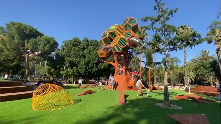 Juego de El Limonero instalado en el jardín de El Malecón