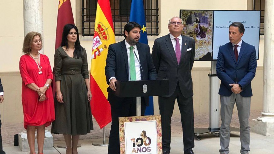 López Miras, en el recibimiento al Paso Blanco de Lorca hoy en San Esteban