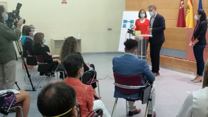Accem en Murcia recibe el Distintivo de Igualdad de la Región