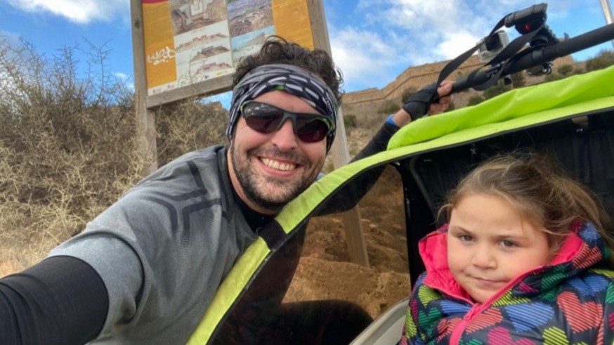 Joaquín Susmozas y su hija Julia conquistan las montañas para visibilizar la discapacidad