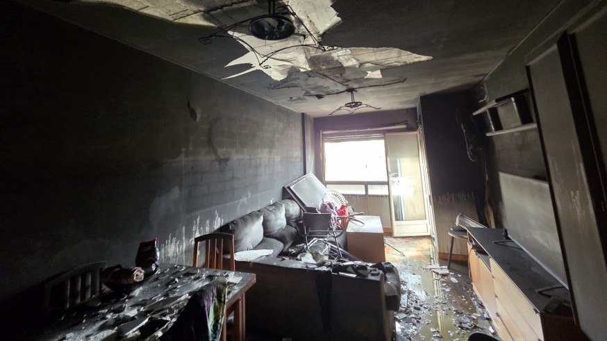 El incendio en un piso de Águilas deja dos heridos por inhalación de humo