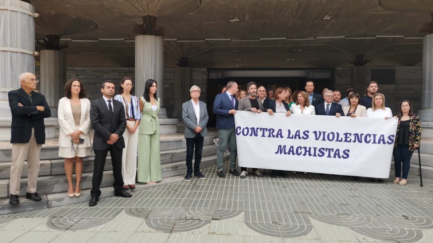 La Asamblea Regional muestra su condena por la primera víctima de violencia de género en la Región en 2023
