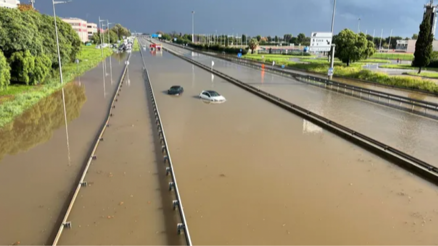 Las intensas lluvias de Cataluña dejan vuelos aplazados y carreteras cortadas