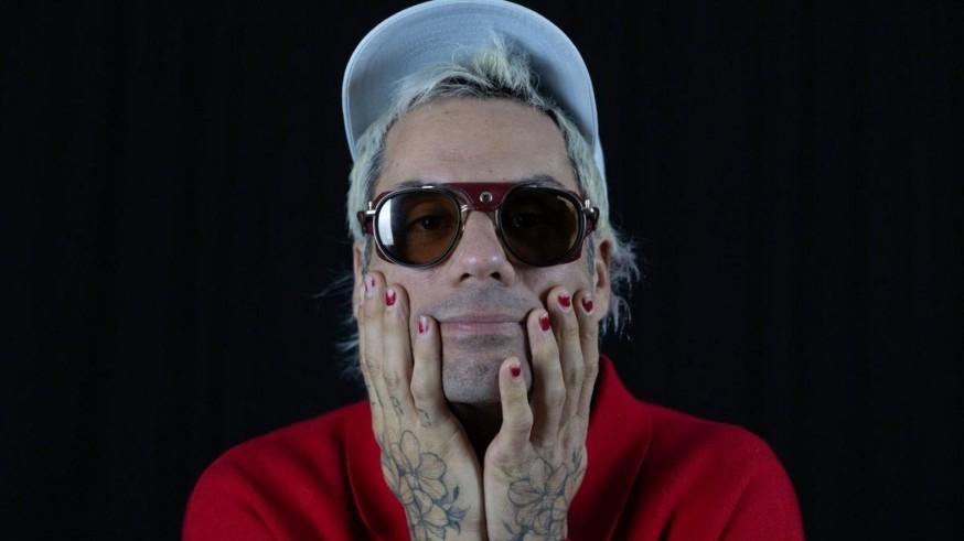 Charlamos con Santiago Motorizado, de gira por España, y Aarön Sáez (Varry Brava) nos presenta su proyecto Bicicleta