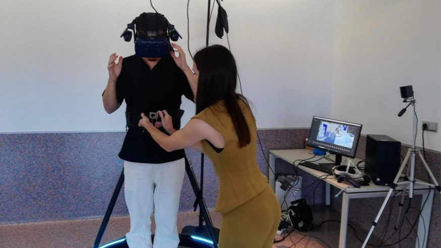 Una ingeniera crea un gemelo digital pionero de un quirófano del hospital Santa Lucía