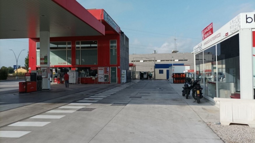El padre del menor que cometió el crimen de la gasolinera de Lorca en 2023 ha declarado que su hijo se confesó autor de la puñalada mortal