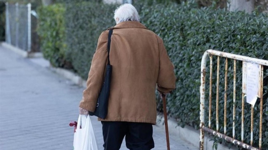 Más de la mitad de las personas que viven solas tienen más de 65 años en la Región de Murcia