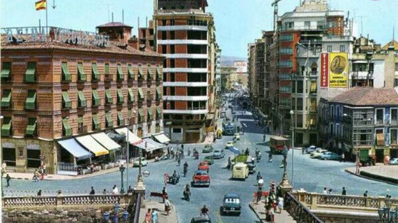 LA RADIO DEL SIGLO. La historia y sus delirios. Murcia en los años 60