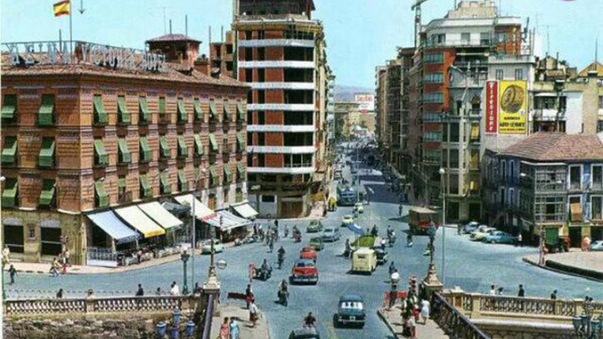 LA RADIO DEL SIGLO. La historia y sus delirios. Murcia en los años 60