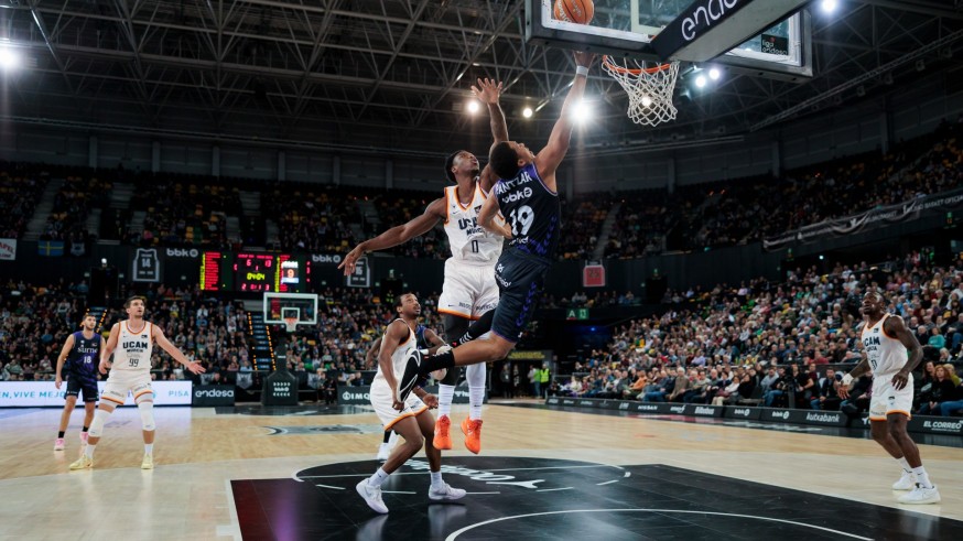 El UCAM tropieza en Bilbao pero asegura la Copa (96-82)