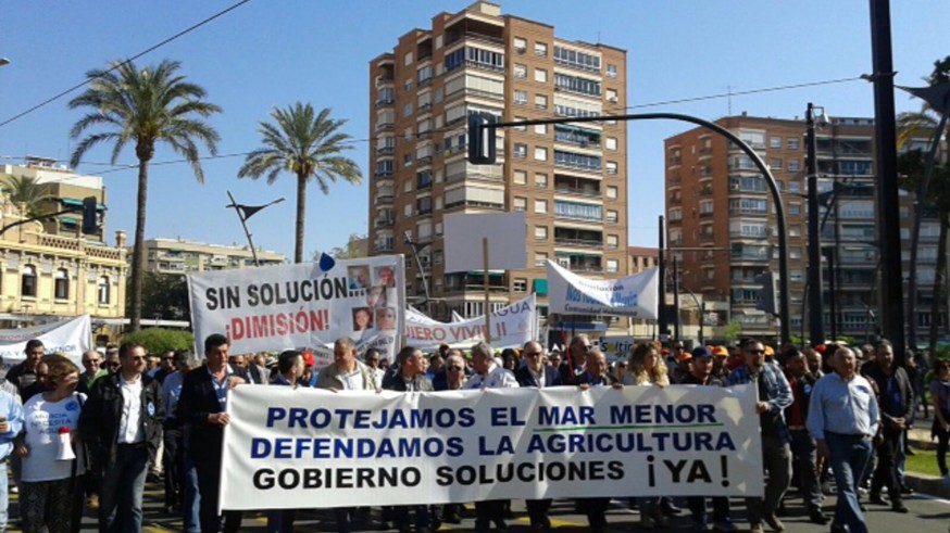 Imágenes de la protesta que ha colapsado el centro de Murcia