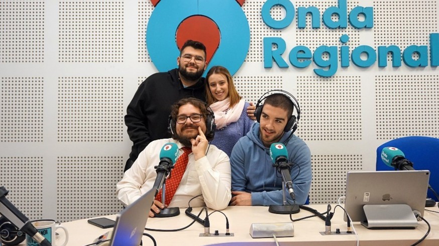 Con Álvaro Turpín, Lucía Hernández, Kiko Torres y Fernando García, del Club de Debate de la UMU, hablamos de violencia, memes, insultos...