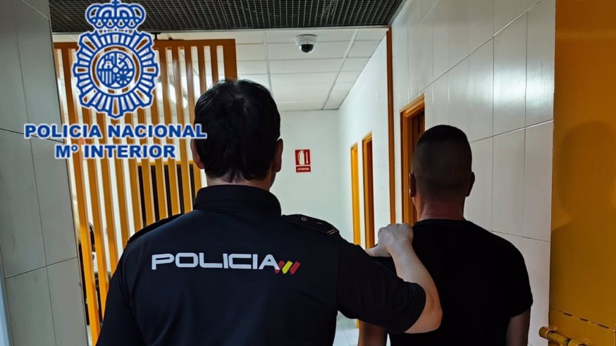 Detenido en Murcia por amenazar a su pareja y matar al conejo de su hija
