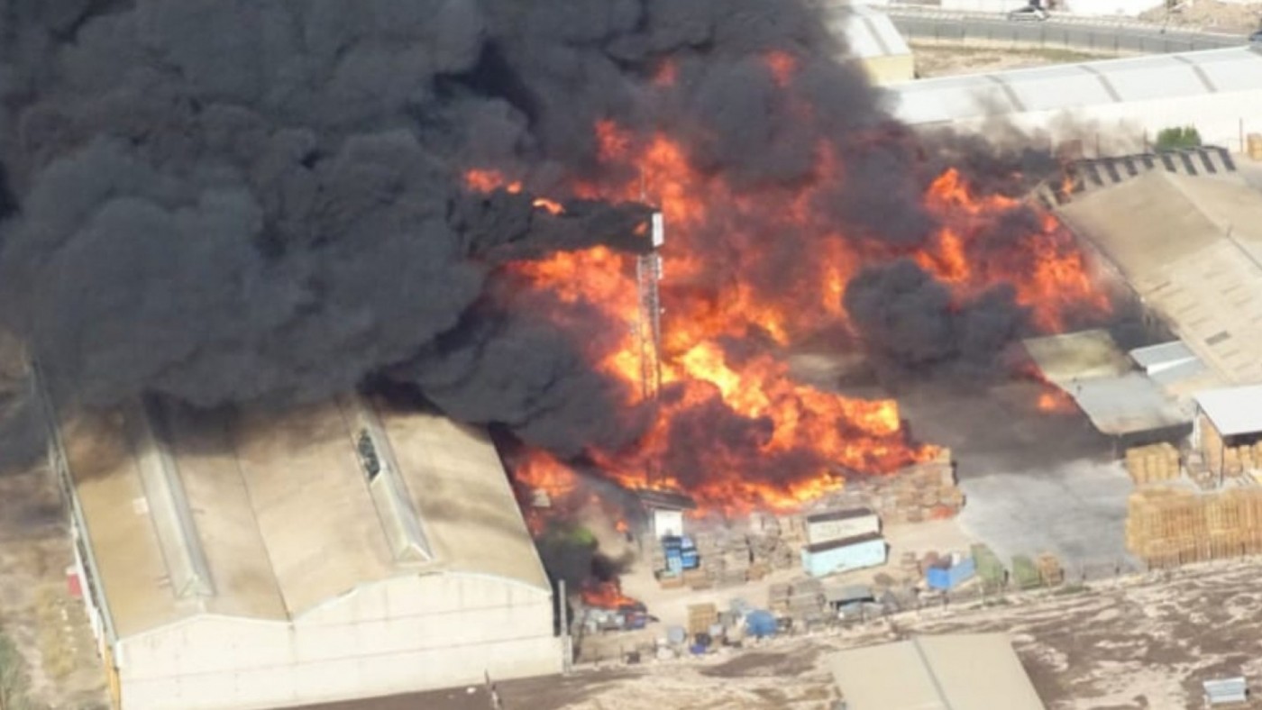 Arde una empresa de fabricación y reciclaje de palets en Las Torres de Cotillas