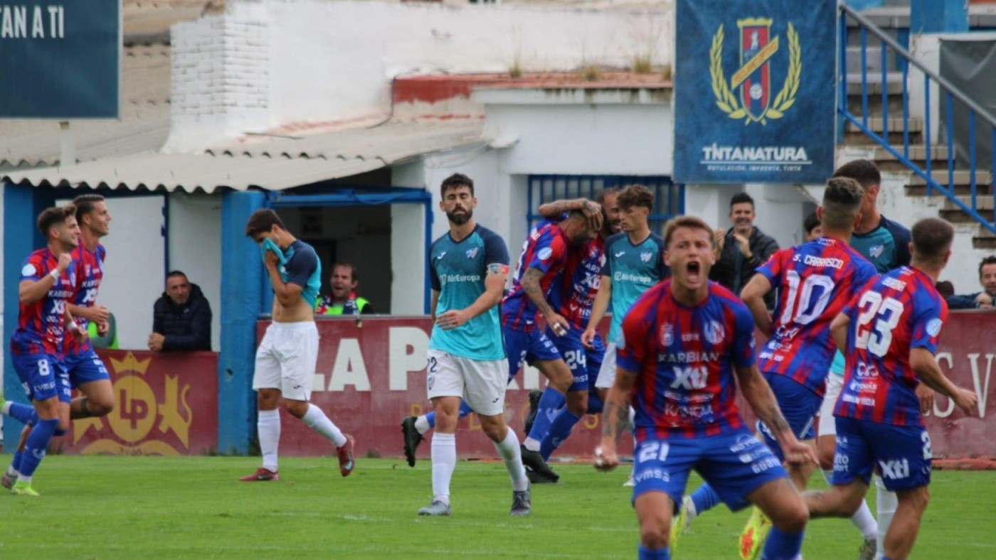 El Yeclano salva la categoría ante el Estepona (1-1)