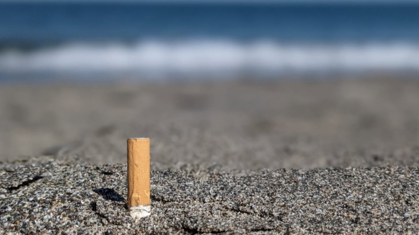 Solo 16 playas sin humo en la Región de Murcia